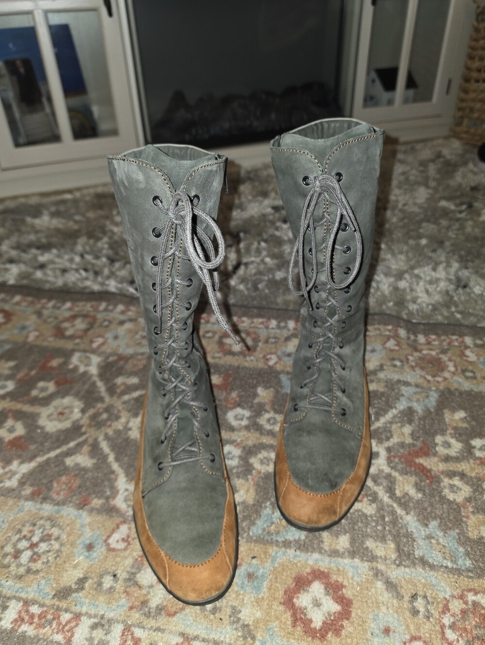 BORN CROWN Sage Green/Chestnut Brown Laceup Boots Size 10/42 NICE!!
